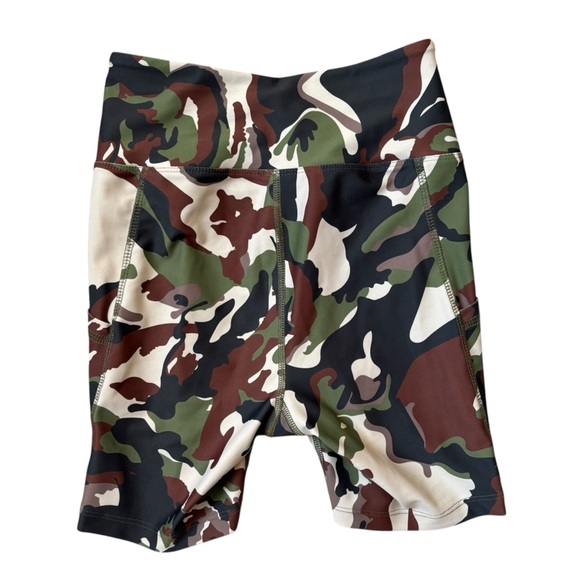 Year Of Ours Crossover Waist Camo Biker Shorts Women’s Size Small Side Pockets - Picture 3 of 5
